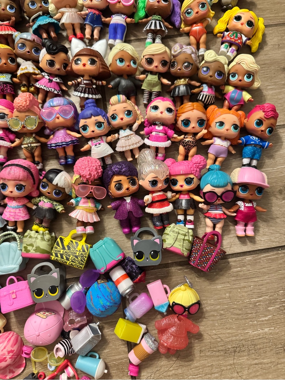 L.O.L. Surprise! Mini Doll Collection - Pink, Purple, Blue, Yellow, Black, White - Picture 5 of 7